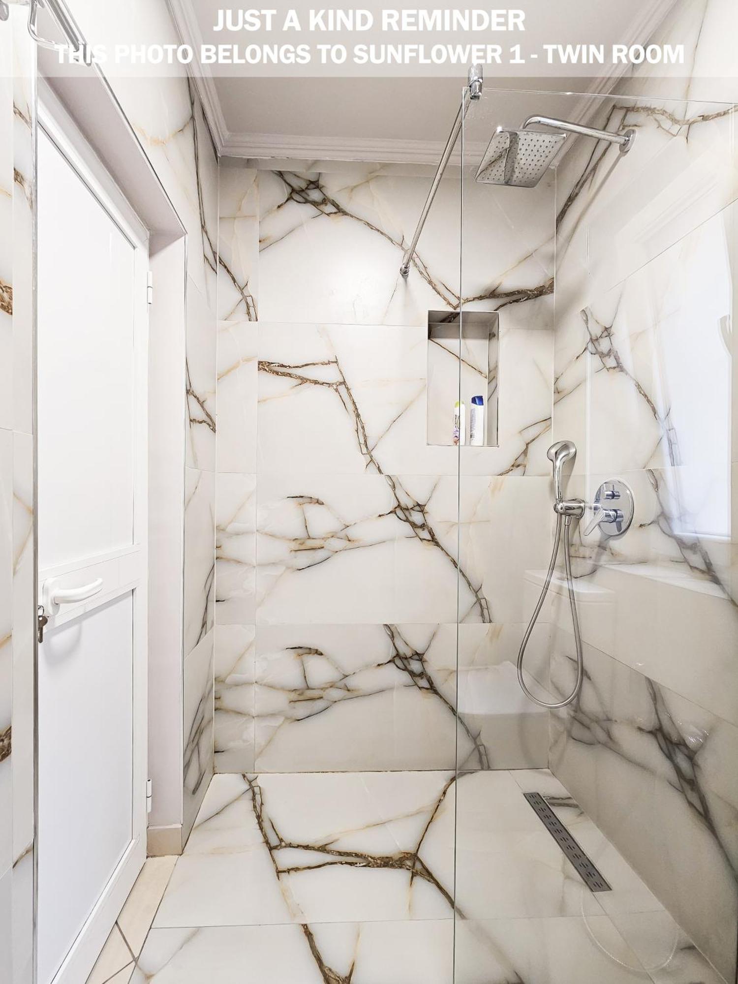 Sunflower Rooms Τίρανα Εξωτερικό φωτογραφία